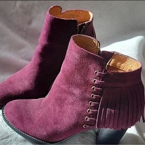 Sofft Wine/burgandy ankle boots with fringe